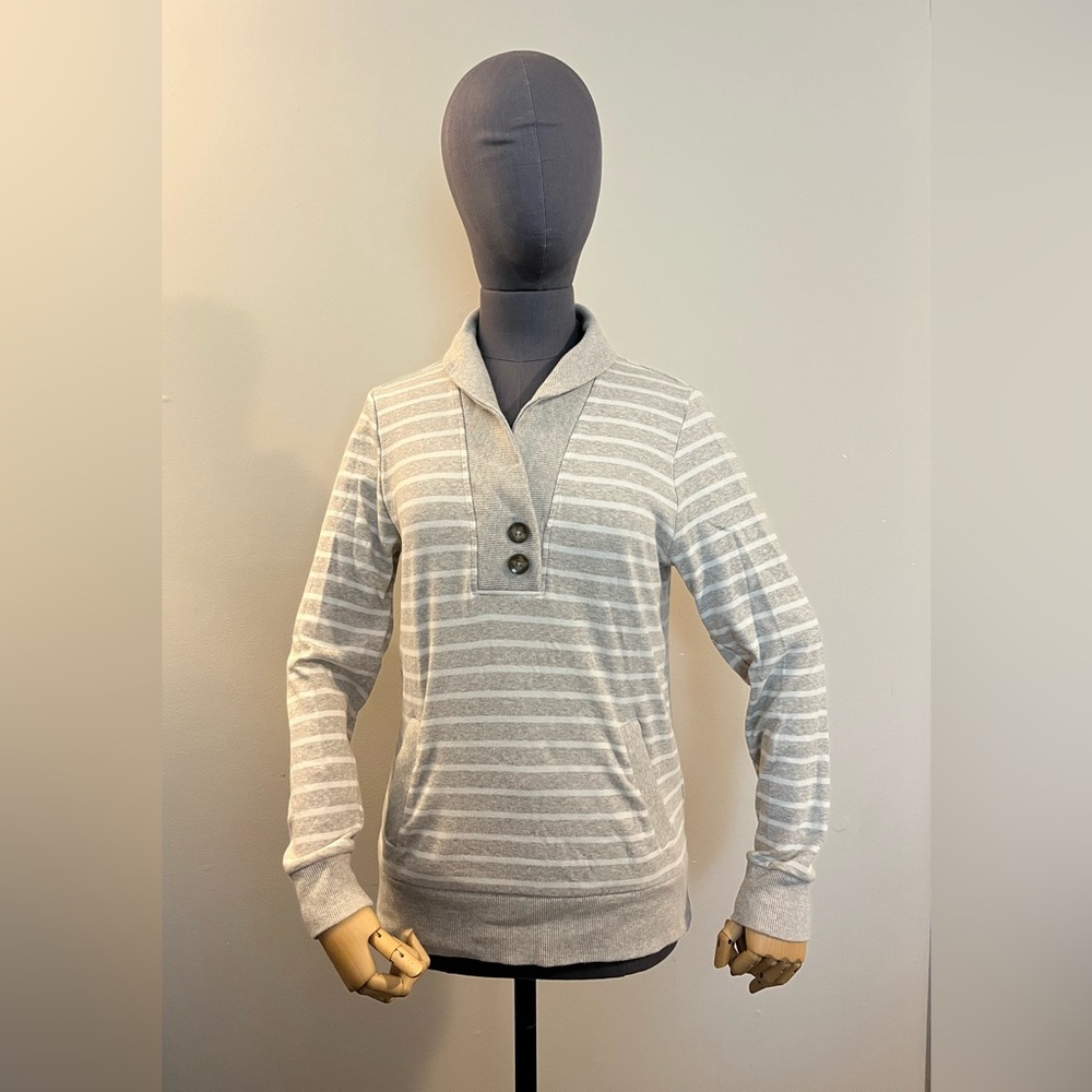 👚 Banana Republic Striped Henley Sweater